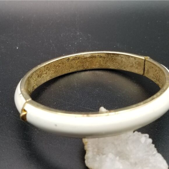 White cream bracelet bangle steampunk hinge jewelry. B409 - Picture 2 of 2